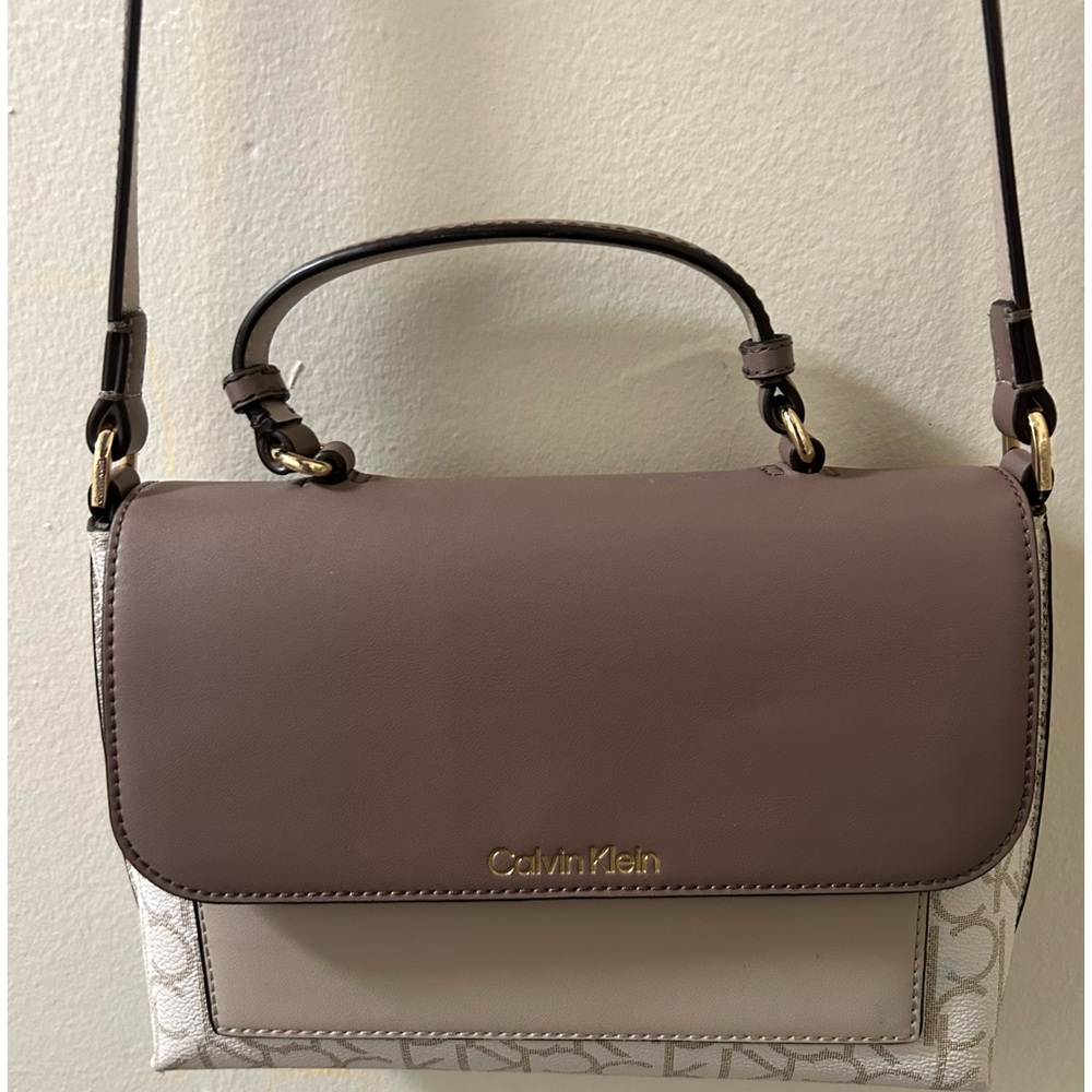 Beautiful Calvin Klein print crossbody purse